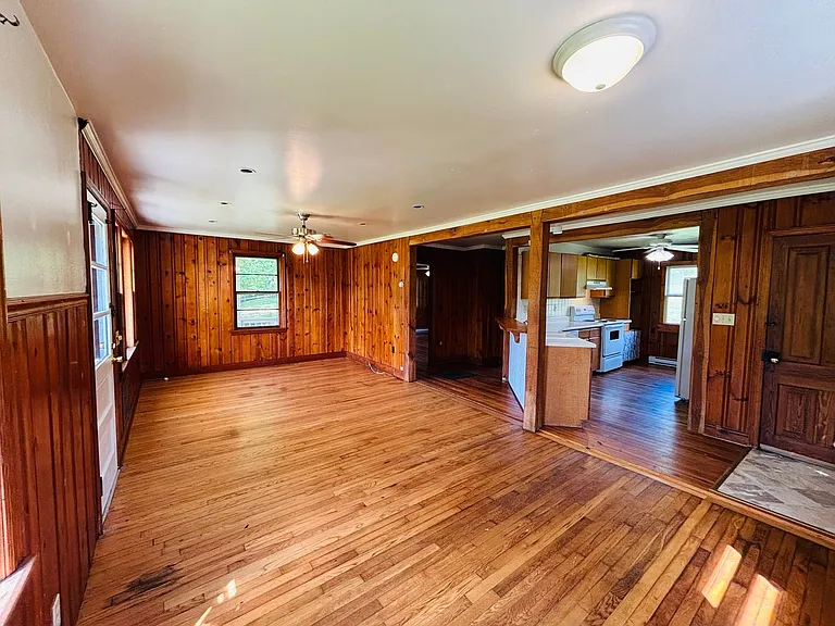 2700 Meadowbrook Dr — Photo 16