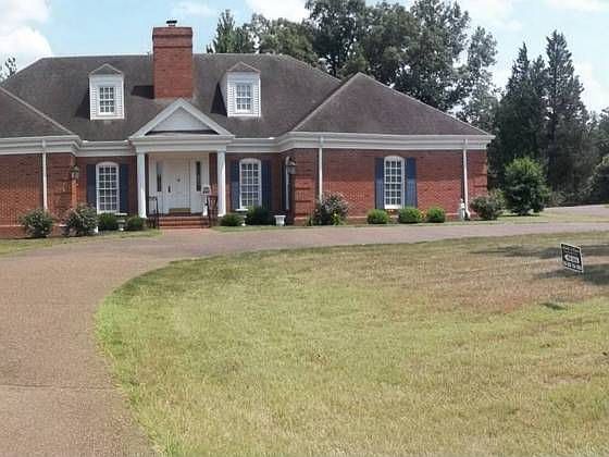 1st image of 410 Oakview Dr
