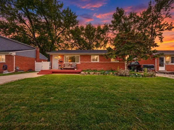 29547 Brown Ct, Garden City, MI 48135