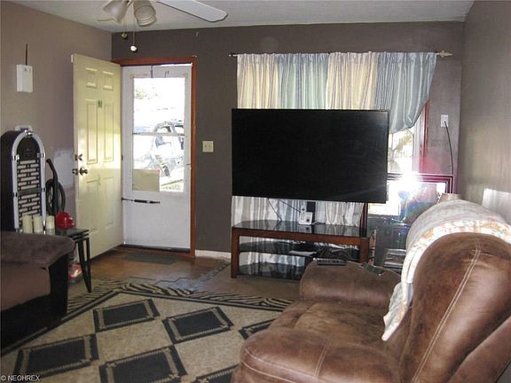 3rd image of 4712 Gary Ave