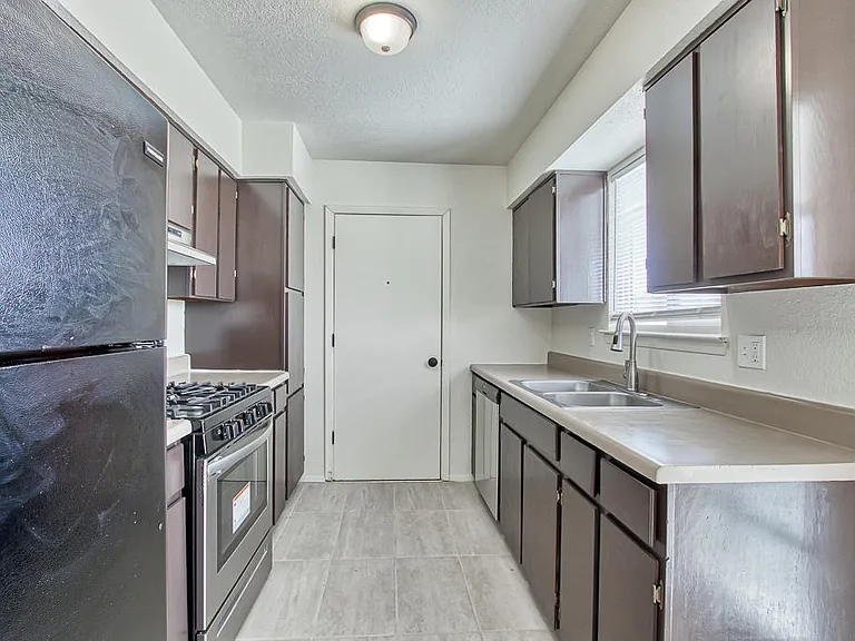 10720 McAllen Pl — Photo 5