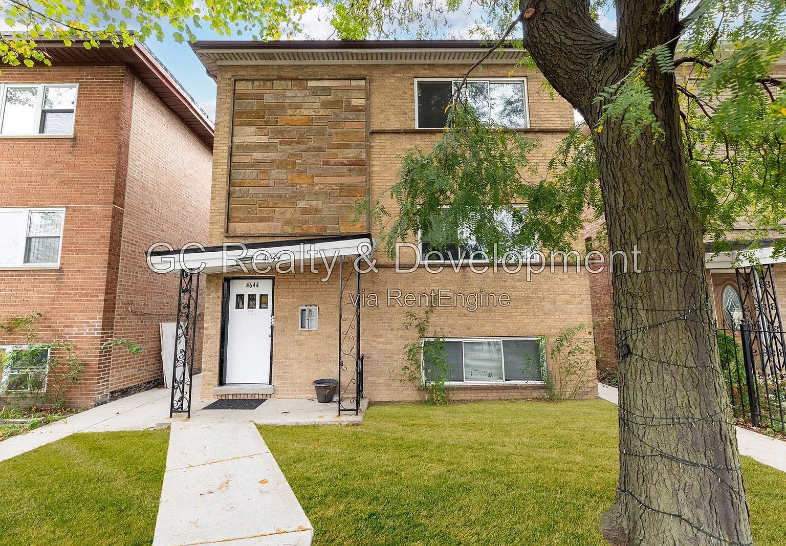 3 bed, 1.0 bath, 1055 sqft, $1,795 — Photo 1