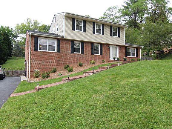3rd image of 7139 La Marre Dr