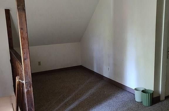 5th image of 10413 Way Ave