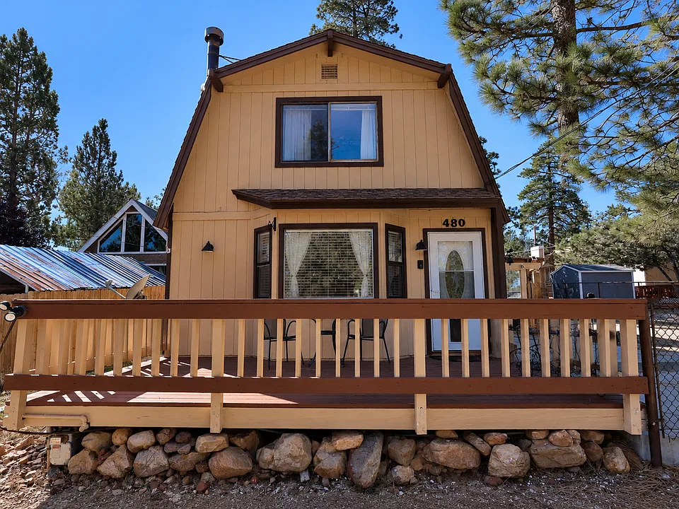 480 Spruce Ln