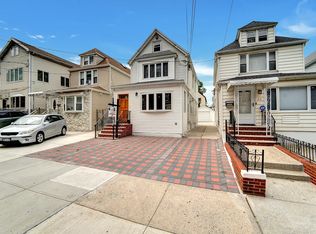 6330 Saunders St, Rego Park, NY