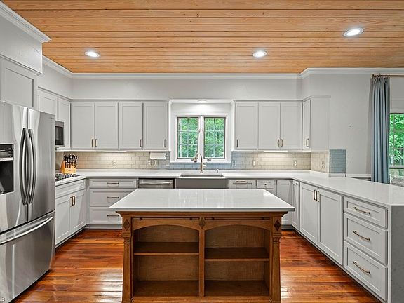 3rd image of 3543 Old Onslow Rd