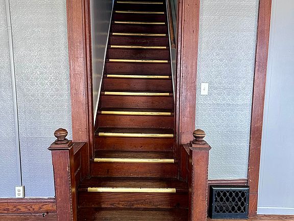 5th image of 70 Westwood St #1