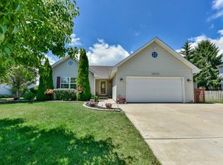 10721 S Michelle Dr, Oak Creek, WI 53154
