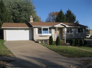 3631 Horseshoe Dr, Clinton, IA 52732