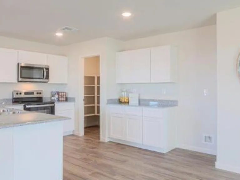 2440 Tapatio Dr — Photo 2