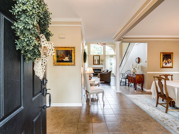 Large Foyer & Coat Closet