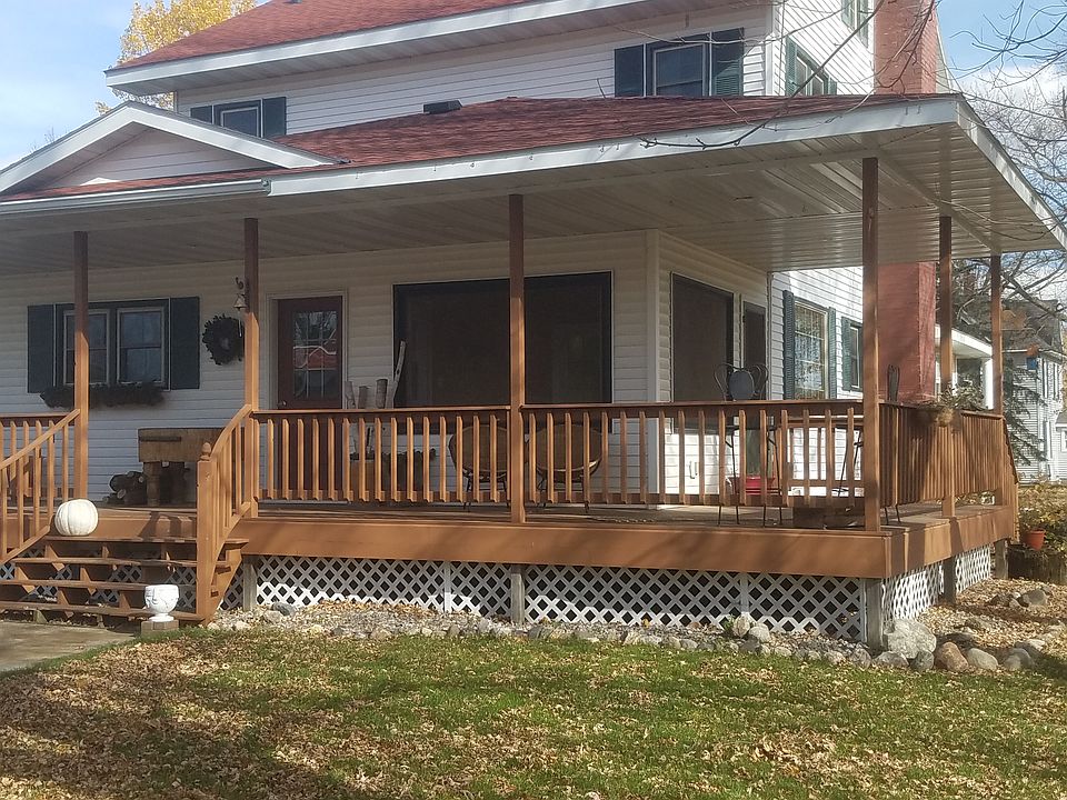 2nd image of 241 Prairie Ave S