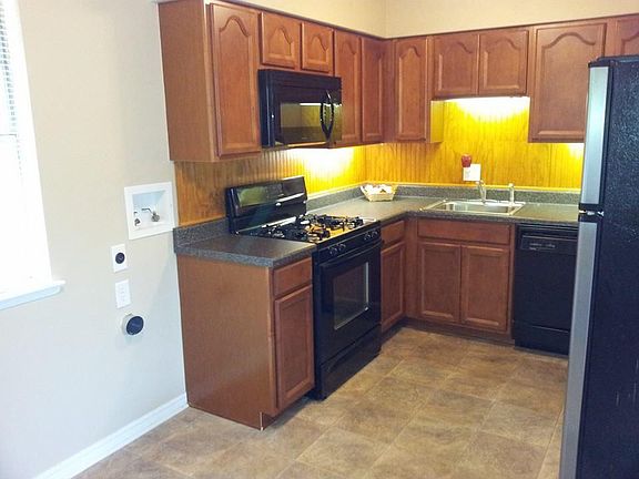 3rd image of 1033 W Lawson St