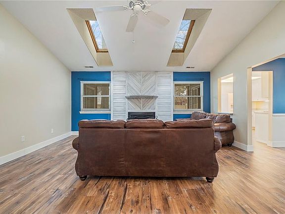 5th image of 2021 Decathlon Dr