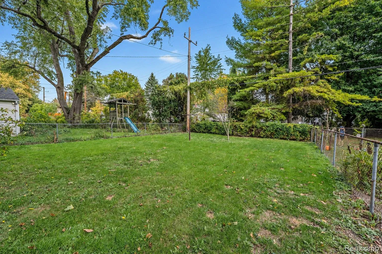3 bed, 1.5 bath, 2071 sqft, $1,800 — Photo 2