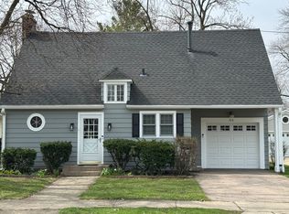 513 S 13th Ave, St Charles, IL