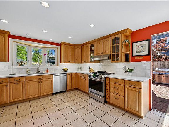 3rd image of 304 Twinbrook Pkwy