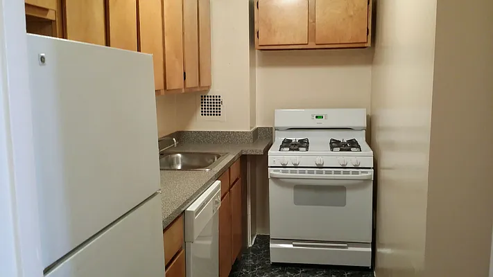 Rented by Realty Queens LLC | media 3
