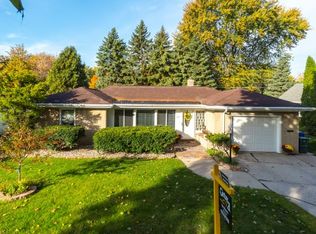 1627 S Douglas St, Appleton, WI 54914
