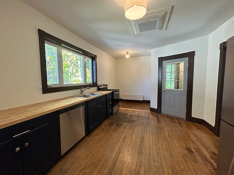 30 Lincoln Ave #B — Photo 6