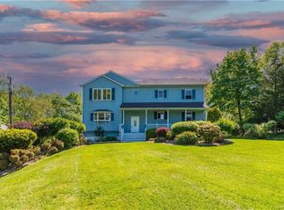 60 Lakeside Dr, New Windsor, NY 12553