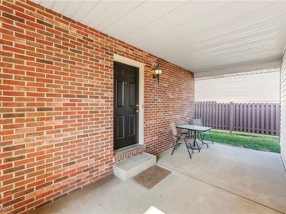 1234 W Maple St, North Canton, OH 44720 | Zillow