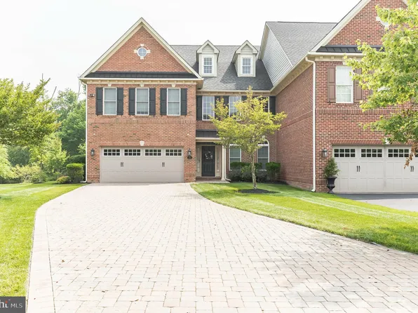 71 Rittenhouse Cir, Newtown, PA 18940