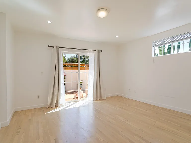 3960 Mayfield Ave — Photo 18