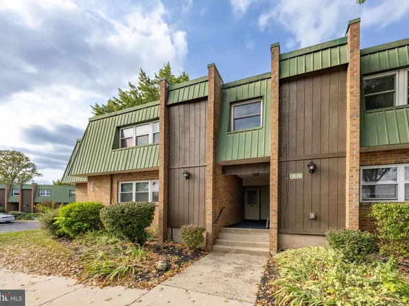 327 Meadowview Ln #327, Mont Clare, PA 19453