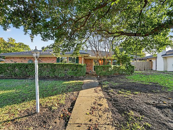 5th image of 2704 Parkhaven Dr
