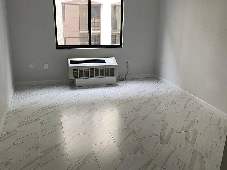5 Grace Ave #3G — Photo 6