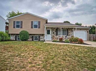 16 Honeysuckle Dr, Mechanicsburg, PA 17050