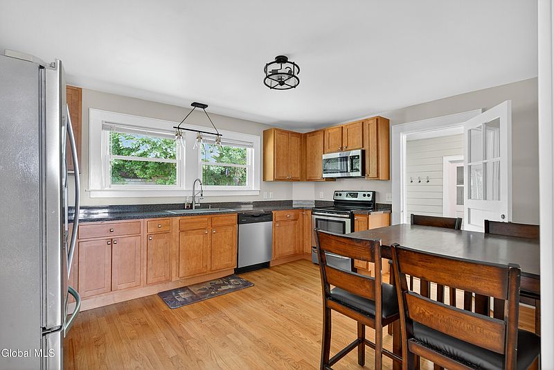 4th image of 1045 Cortland Street