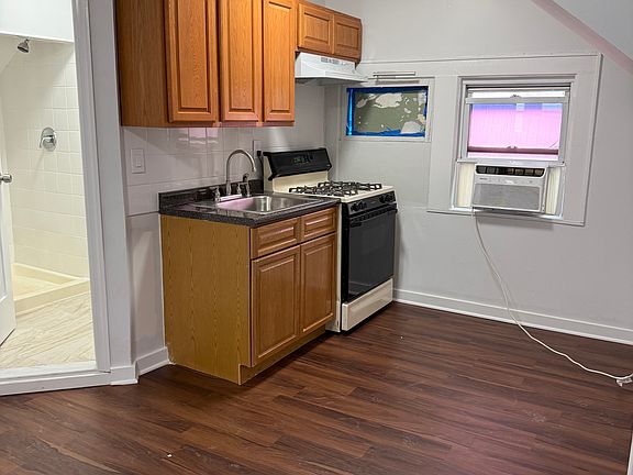 3rd image of 360-362 Roseville Ave #3