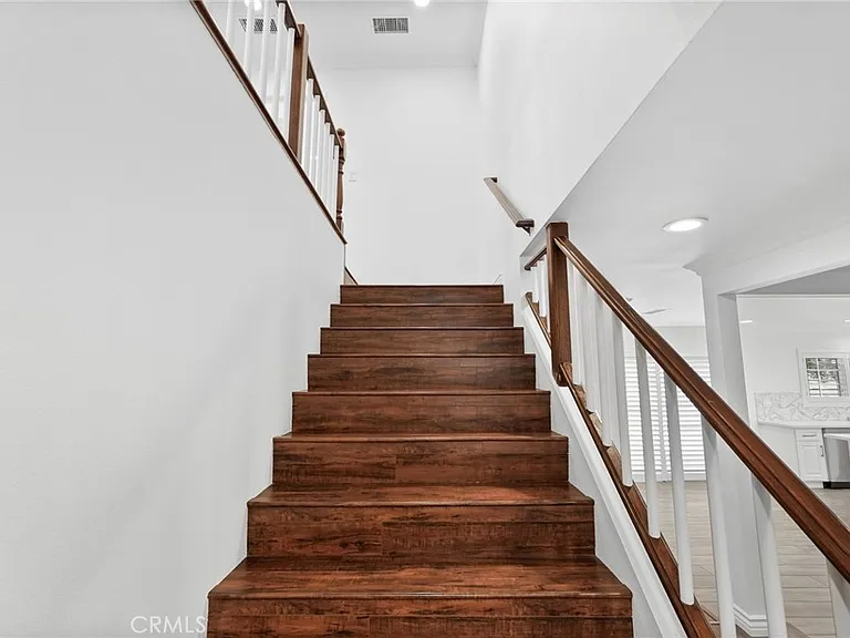 10811 Des Moines Ave — Photo 29