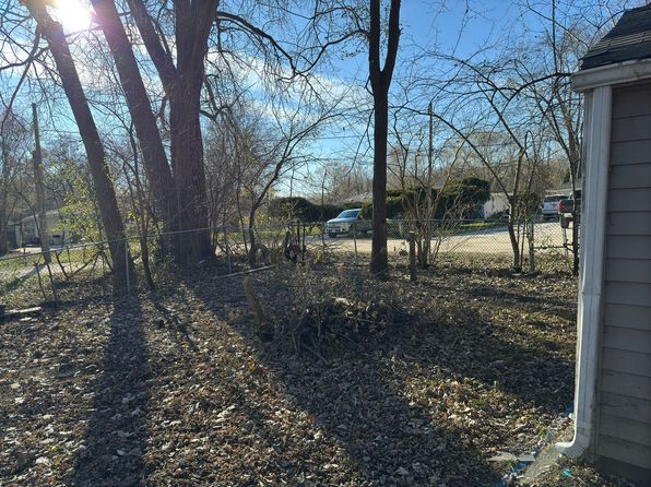 1326 Nippersink Dr, Spring Grove, IL 60081