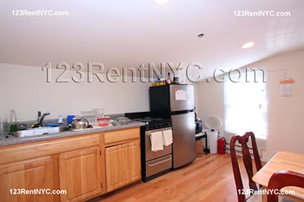 Rented by Chartwell Manhattan Realty | media 17
