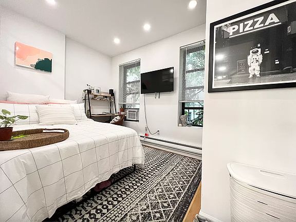 3rd image of 166 E 91st St #4C