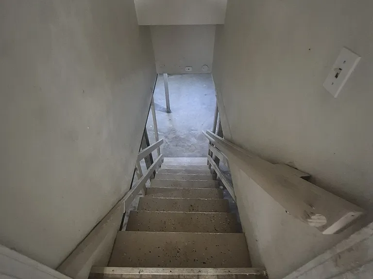 433 Plaza Ave — Photo 16