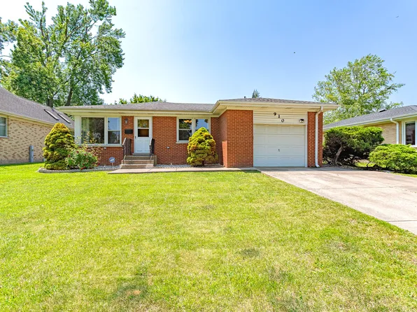 910 S Can Dota Ave, Mount Prospect, IL 60056