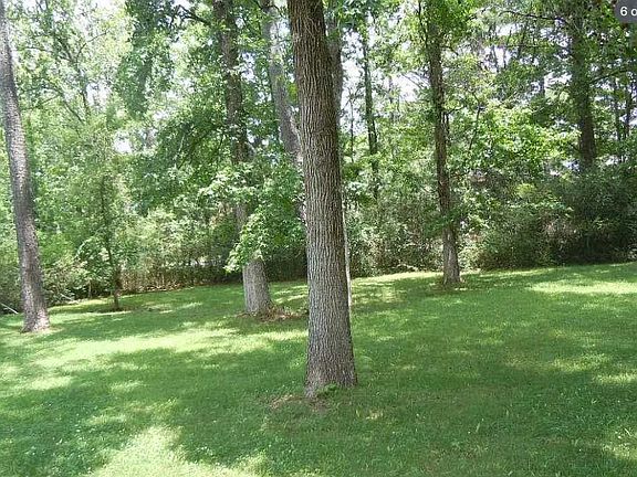2nd image of 128 Lake Dr NE