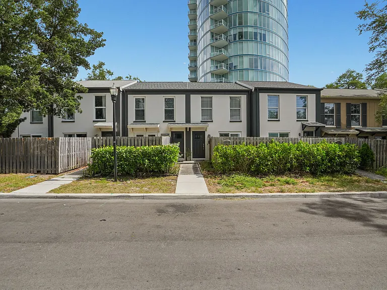 2925 W Santiago St — Photo 1