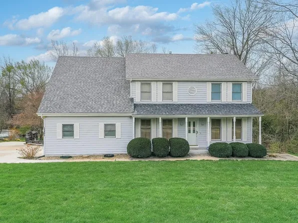 13901 Harbor Dr, Bonner Springs, KS 66012
