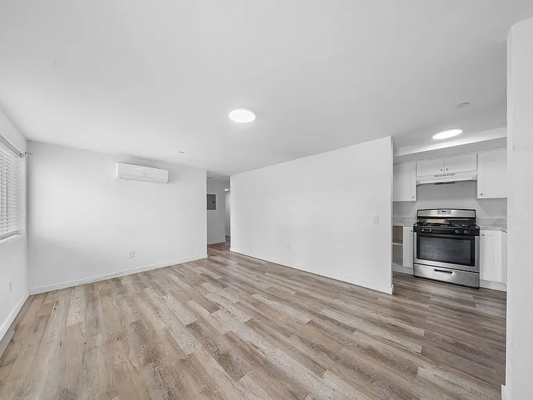 12914 Doty Ave — Photo 15