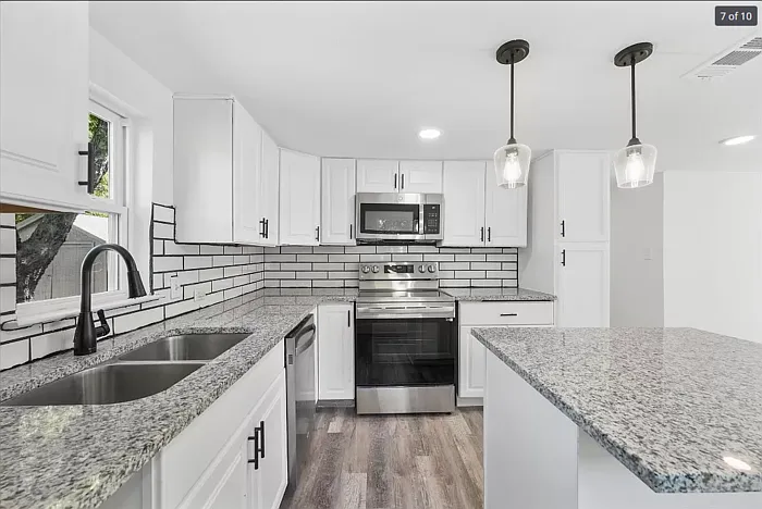 914 Locust St — Photo 2