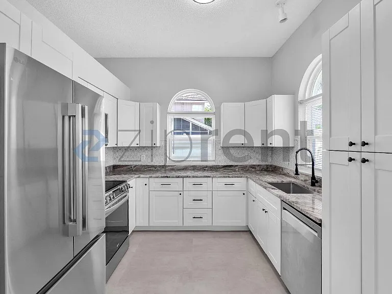 10636 Satinwood Cir — Photo 6