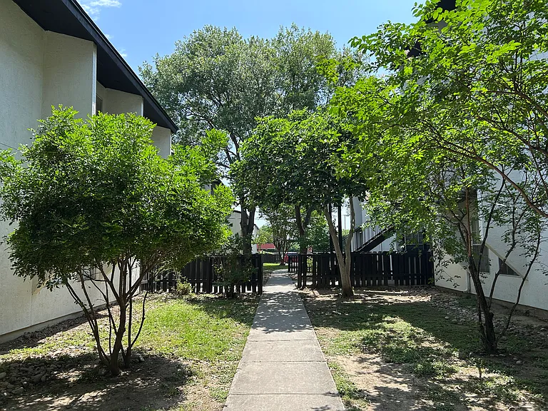 Mayfield Gardens — Photo 1