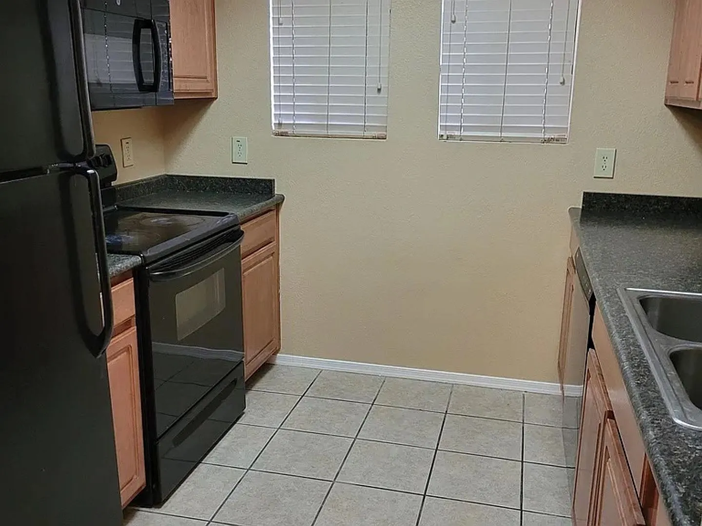 Ground level, 1bd, Gated, Community Pool — Photo 3