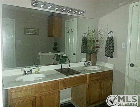 4th image of 3709 Fleetwood Dr